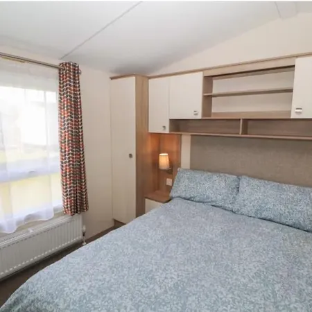 Rhodes Retreat, District